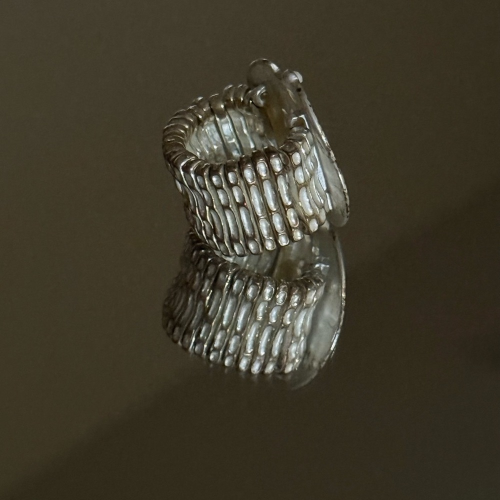Contemporary Disc Shaped Silver Tone Stretch Ring- Center Dot Pattern- Size 7+ - Picture 4 of 10